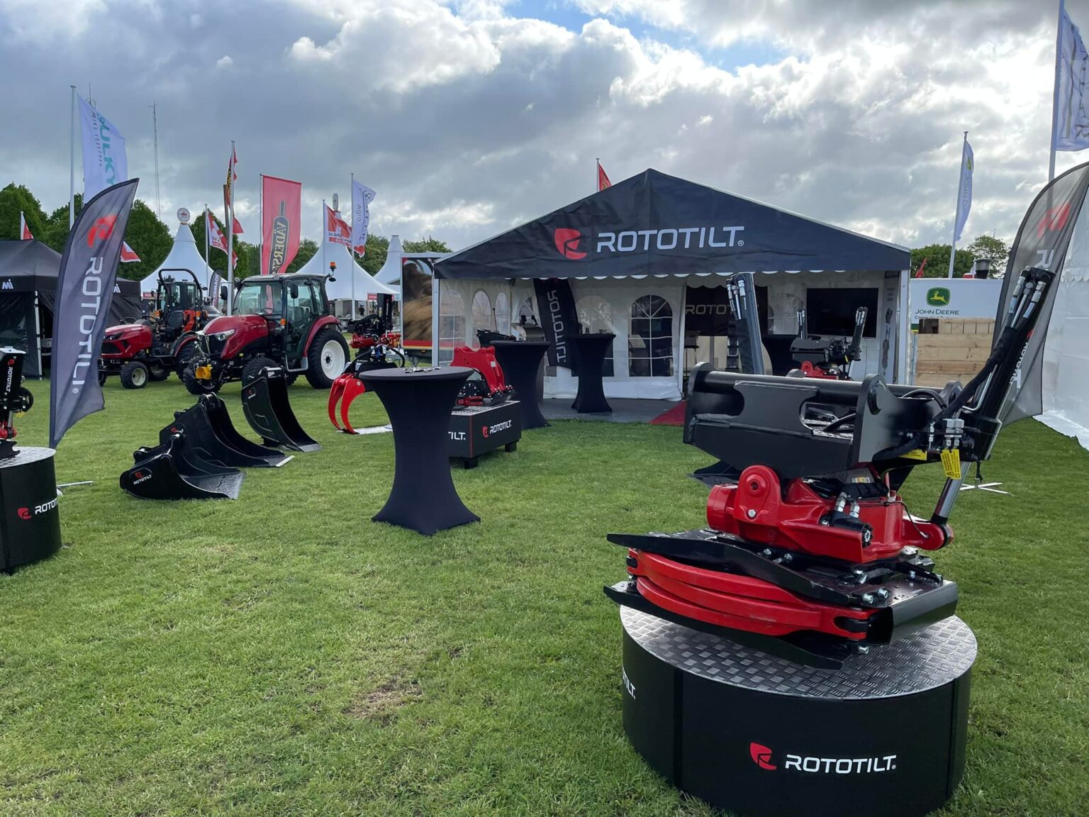 Skovteknik med Rototilt-udstyr på messe
